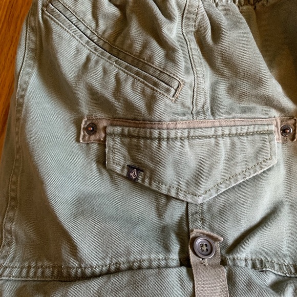 Volcom shorts - Picture 4 of 7